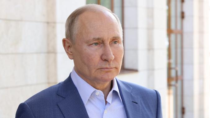 Путин выразил соболезнования родным погибших при стрельбе в Казани