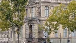 Из Лувра похитили ювелирные украшения Наполеона III