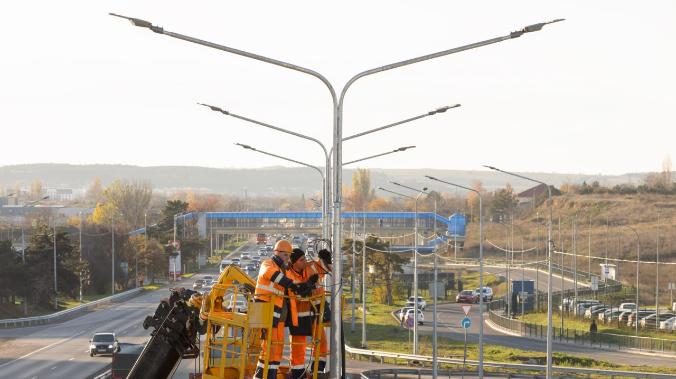 В Крыму улучшают освещённость автомобильных дорог