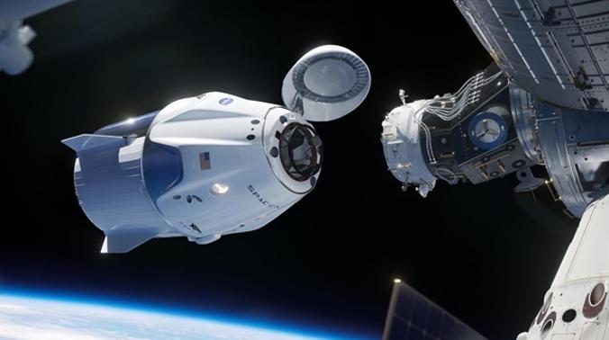 NASA просит SpaceX эвакуировать астронавтов с поврежденного 