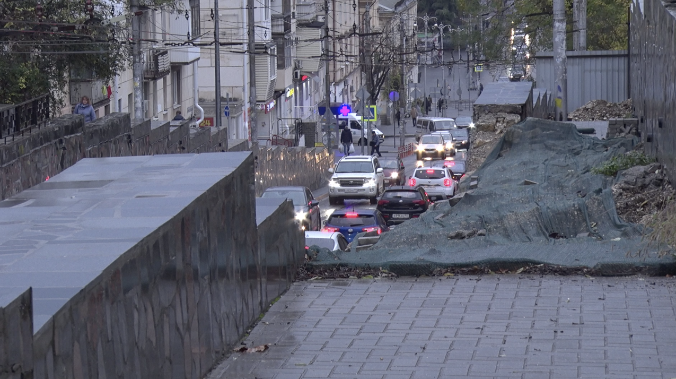 Ремонт стены на Восставших займёт много времени ::Первый Севастопольский