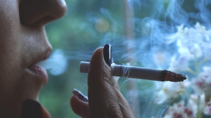 Граждане РФ теперь вправе требовать компенсацию за вред от курильщиков