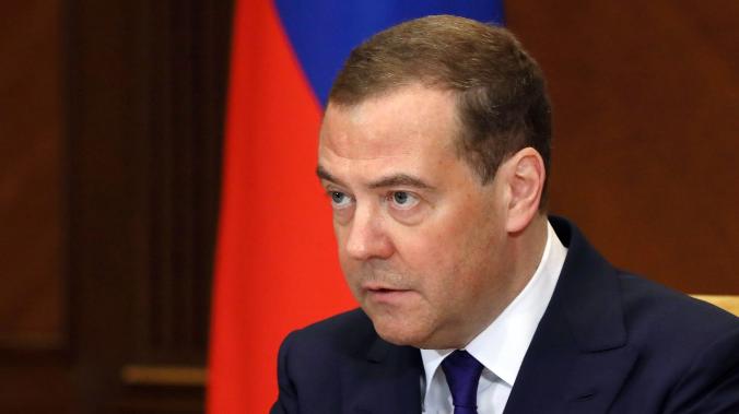 Дмитрий Медведев напомнил о беспрецедентном росте зарплат жителей России
