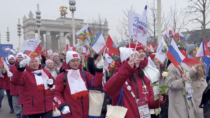 Под Гимн Севастополя: в Москве празднуют 10-летие Русской весны праздничным шествием