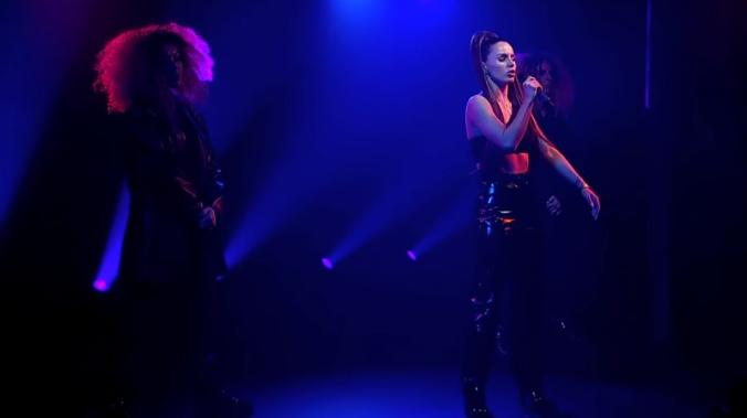 Певица Zivert в период пандемии провела концерт в Красноярске