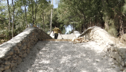 У школы № 40 ремонтируют пешеходную сеть