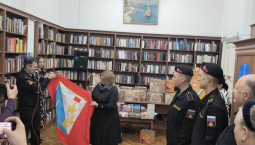 Морпехи сделали особый подарок библиотеке им. Толстого