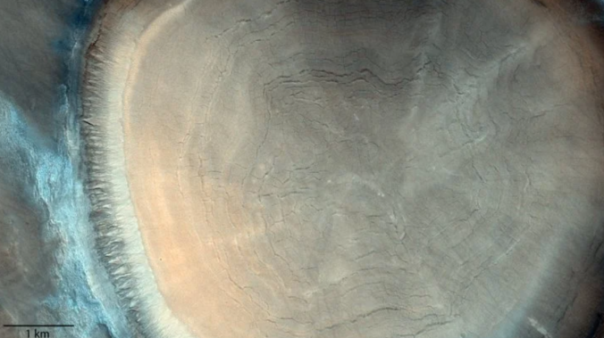 На Марсе найден ударный ледяной кратер