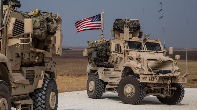Российские военные заблокировали колонну армии США в Сирии