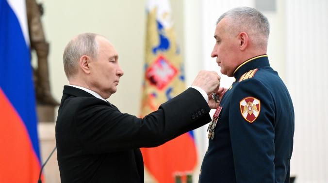 Путин вручил награды участникам спецоперации  