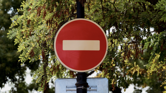 На улице Керченской в Севастополе ограничили движение транспорта