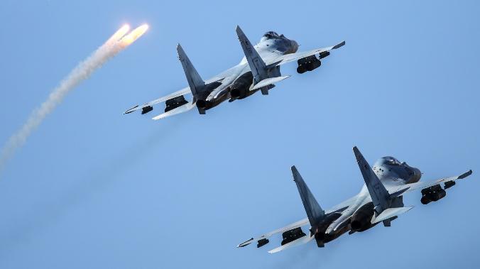 Российские Су-27 сопроводили истребители НАТО над Черным морем