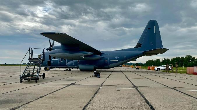 Американские транспортные самолеты C-130 доставили на Украину военные грузы