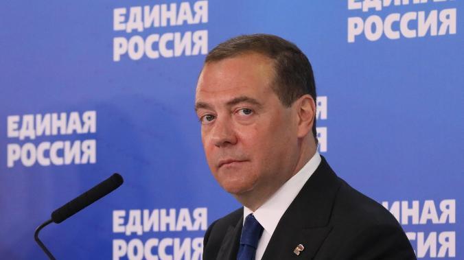 Медведев: «призрак коммунизма» добрался до Европы