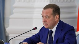 Медведев: в войне США и Ирана победил здравый смысл