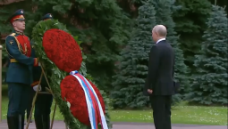 Владимир Путин возложил венок к Могиле Неизвестного Солдата