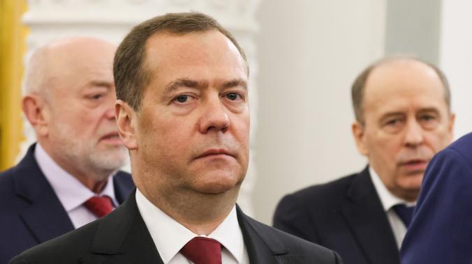 Медведев: российские территории освободят от украинских неонацистов
