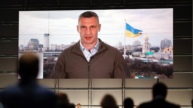 Кличко заявил о взрывах в центральном Шевченковском районе Киева