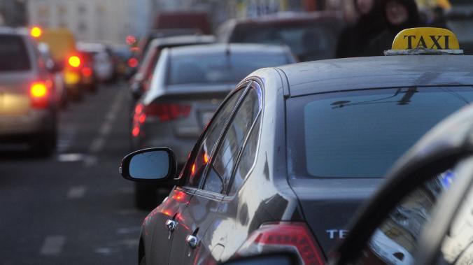 В России вступил в силу закон о локализации такси