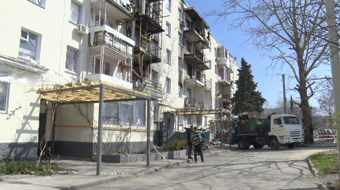 На улице Павла Корчагина восстанавливают дома после взрыва