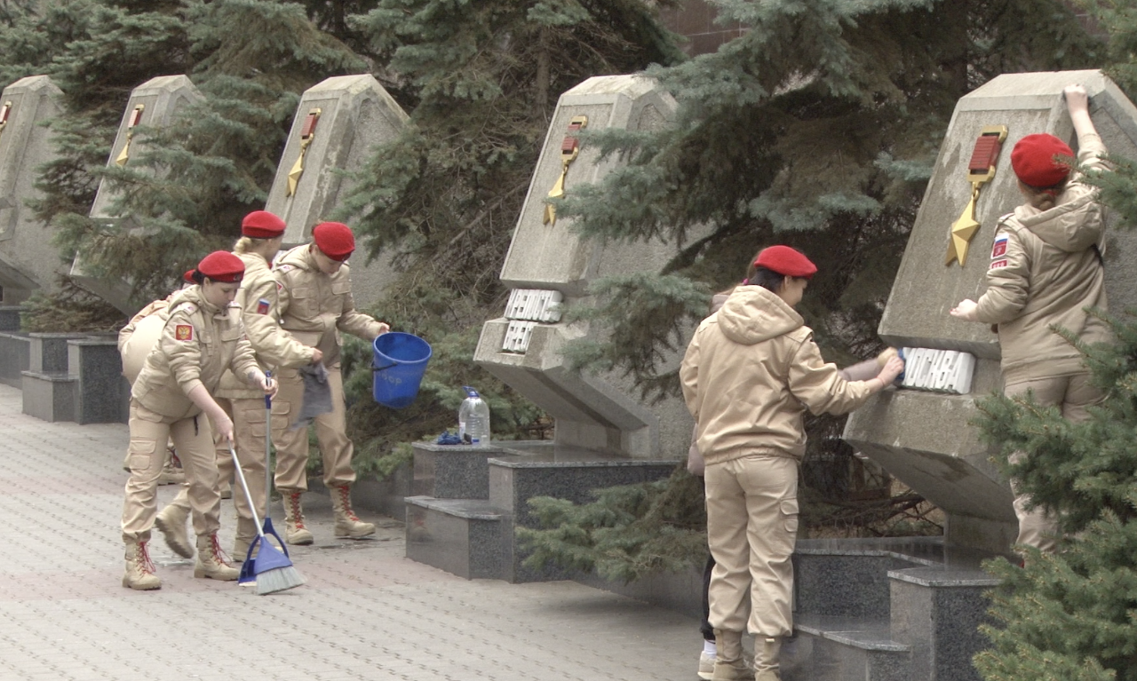 Всероссийская акция верни герою имя. Военные памятники. Мемориал в Севастополе. Памятник ветеранам Великой Отечественной войны. Памятник для военного человека.