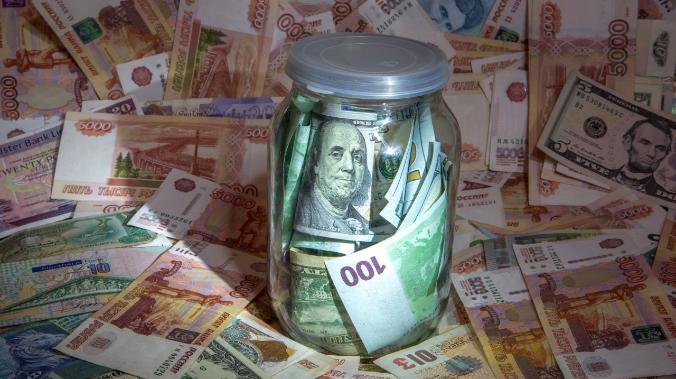 Россия уже постепенно отказывается от доллара