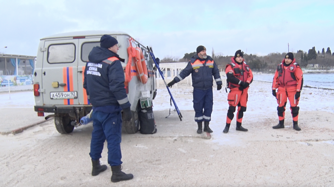 Как безопасно окунуться в ледяную воду на Крещение в Севастополе