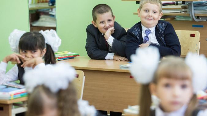Ближайшие три года в России построят около 1300 школ