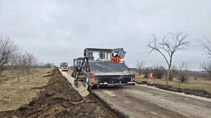 В Джанкойском районе ремонтируют дорогу к сёлам