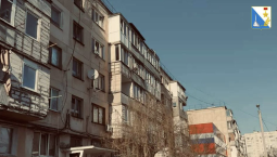 В двух домах на ул. Маршала Крылова заменили 49 стёкол