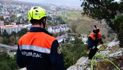 Спасатели провели тренировку на горе в Судаке