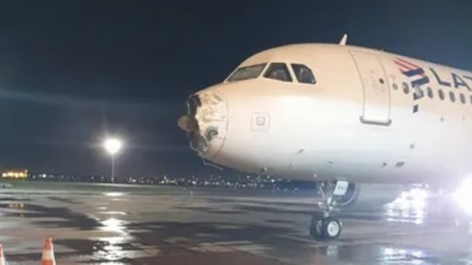 В Парагвае пассажирский самолет во время полета 