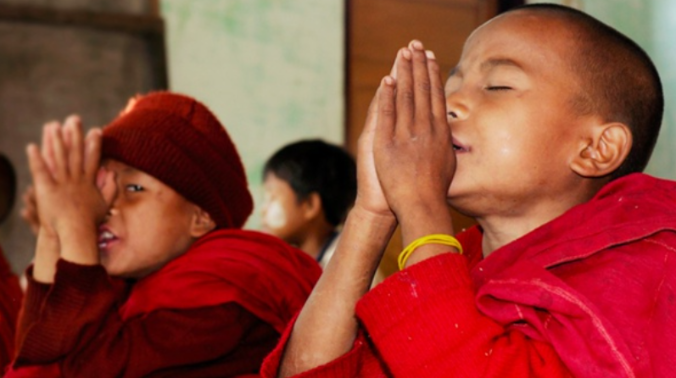 В Мьянме военные обстреляли школу и буддистский монастырь
