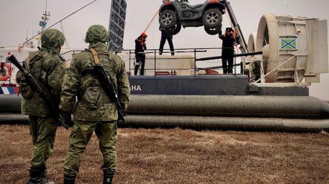 В Крыму бригады российских морпехов проводят учения с боевой стрельбой