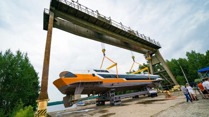 В Нижнем Новгороде спустили на воду новый «Метеор 120Р»