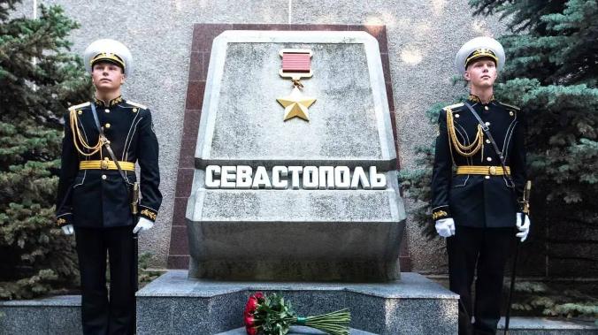 61 год назад Севастополь получил «Золотую Звезду»