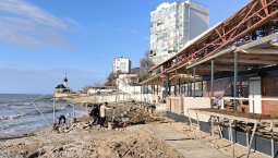 Новогодняя стихия нанесла ущерб пляжу в Орловке