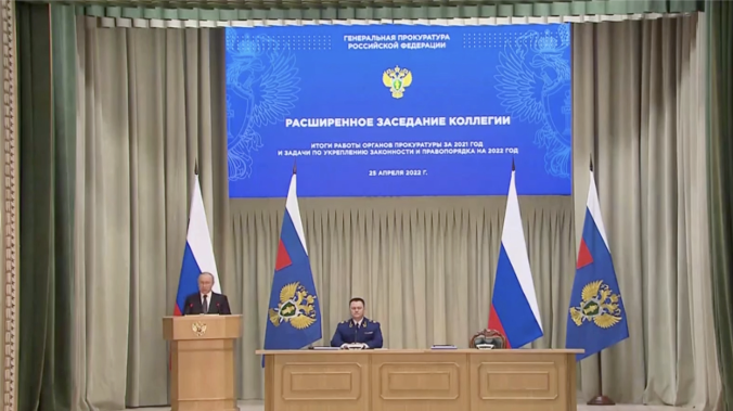 Путин поручил Генпрокуратуре помочь беженцам Донбасса