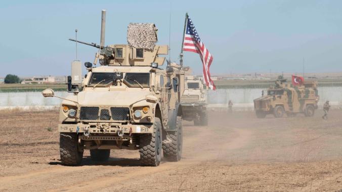 Российские военные остановили в Сирии колонну армии США 