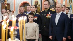 Путин: Рождество озаряет мир светом добра и любви