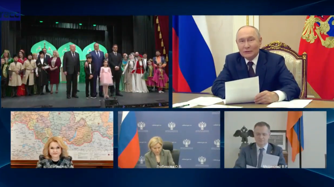 Владимир Путин открыл обновлённый театр в Дербенте