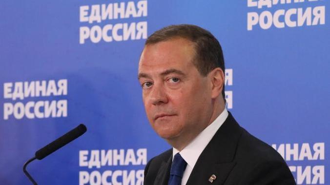 Медведев: прибывшим из Украины и Донбасса 492 тысячам людей сейчас нужна поддержка