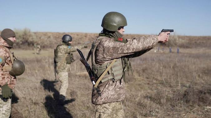 Украинские военные провели учения со стрельбой на границе с Крымом