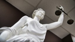 Два севастопольца распространяли «серые» сим-карты