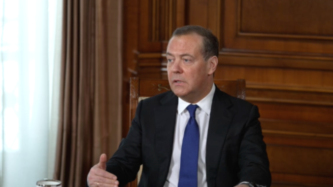 Медведев: Россия даст ответ, если Киев получит ядерную бомбу