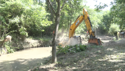 Реку Чёрную расчищают от мусора и веток