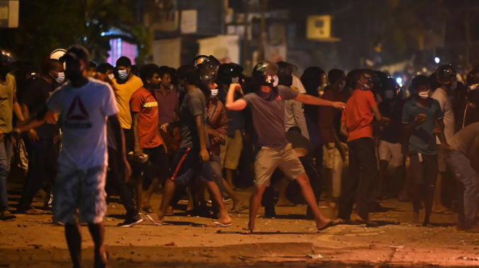 На Шри-Ланке силовики разогнали протестующих из-за экономического кризиса в стране