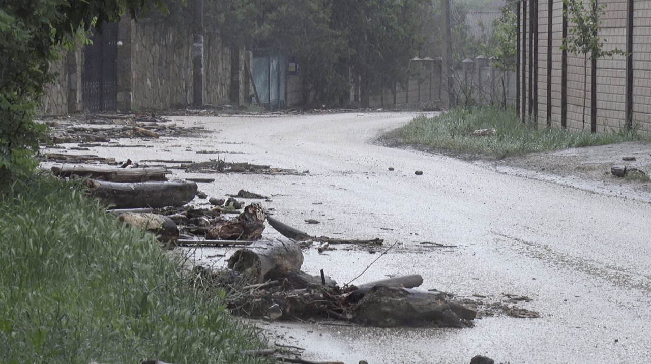 Первый ливень в африку приходит. Ливень в Севастополе. Ливень в Севастополе вчера. Севастополь фото после ливня. Покажите последствие дождя в Севастополе вчера.