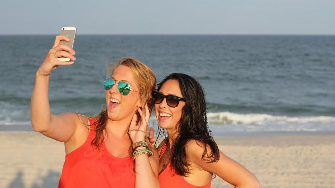 Техноблогер объяснил, как защитить смартфон на пляже