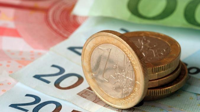 К концу года курс рубля по отношению к евро может составить 100 рублей